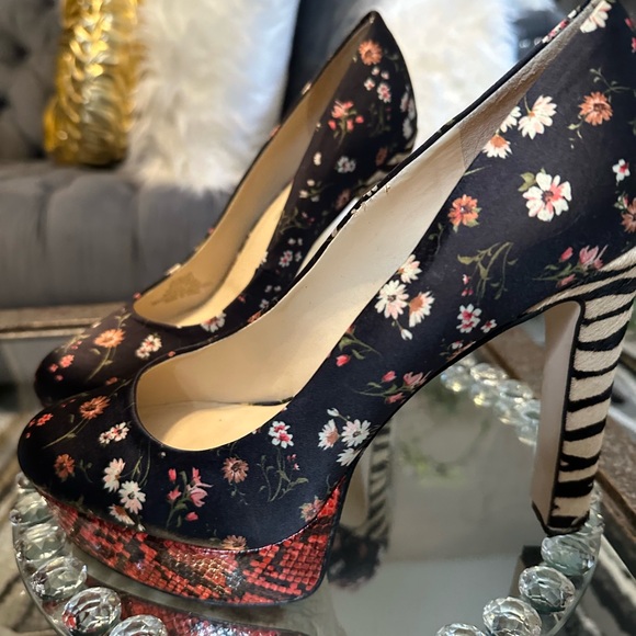 💕💕Jessica Simpson Black Floral Heels💕💕 - Picture 4 of 5